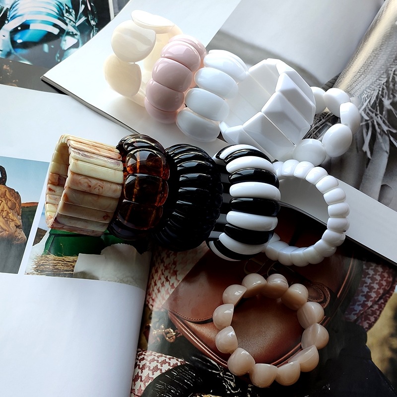 MILKY PEARL ORGANIC RESIN CUFF 29240