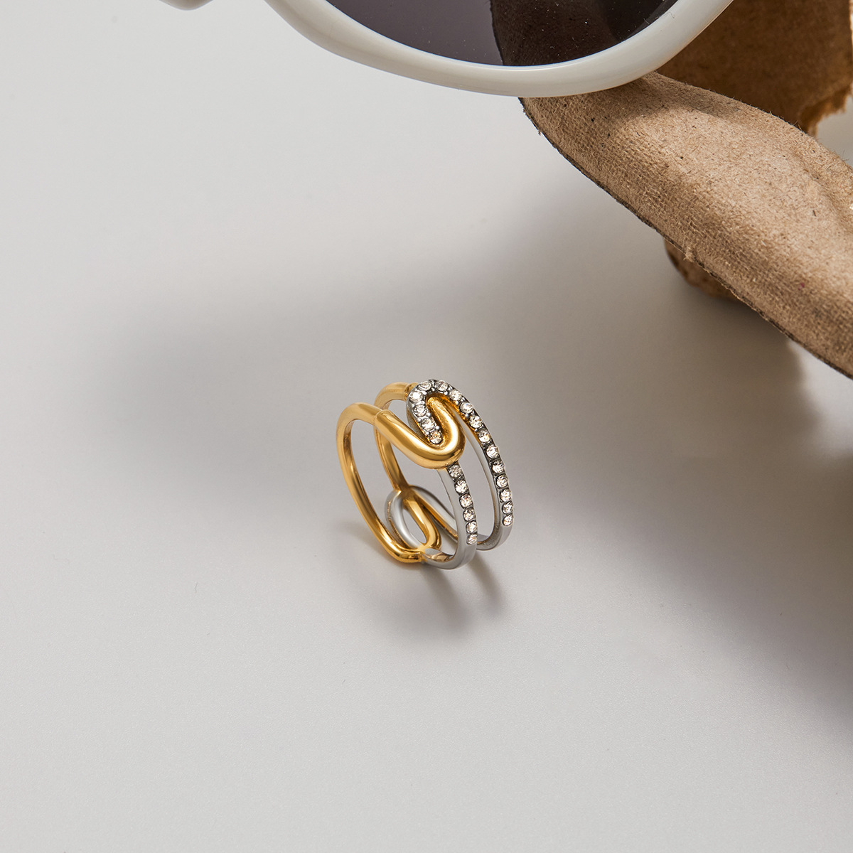 INTERLOCKING DUET TWO-TONE RING 29422