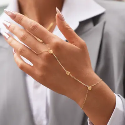 FOUR CLOVER HAND CHAIN 30268