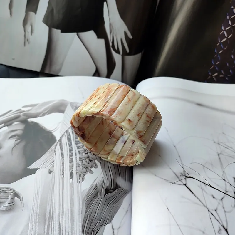 IVORY & CARAMEL MARBLE RESIN CUFF 20264