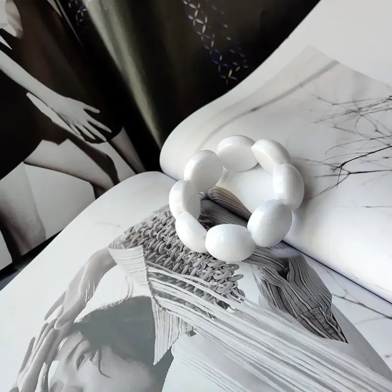PURE ALABASTER RESIN CUFF 28170
