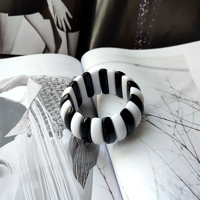 RIBBED ARCHITECTURAL CUFF 82295 — view 4