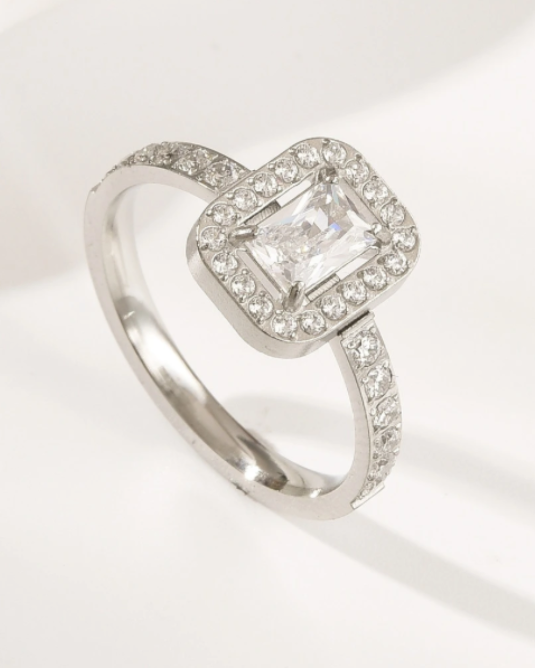 CELESTE RADIANT HALO RING 325272